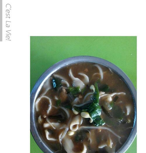 健康美食，营养丰富的蔬菜面条汤（在家也能轻松做出的营养丰富的蔬菜面条汤）