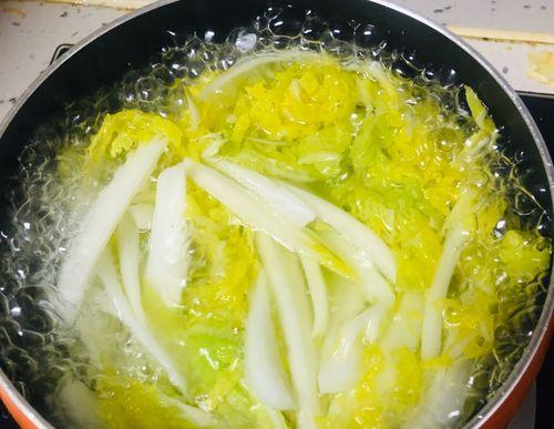 营养健康，蔬菜粉丝汤