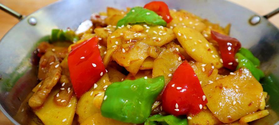 瘦肉土豆片的家常做法（一道简单营养又美味的家常菜肴）