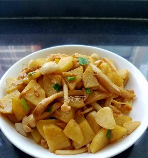 瘦肉土豆片的家常做法（一道简单营养又美味的家常菜肴）