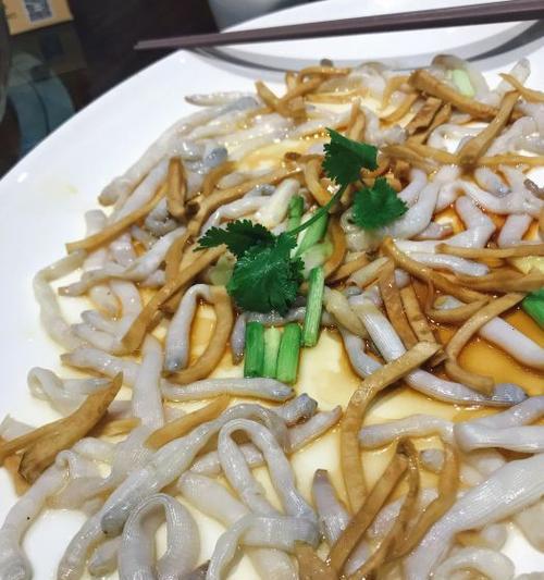 瘦肉沙虫粥——健康养生之选择（以沙虫为主材）