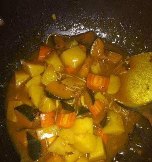 瘦肉焖南瓜的美味做法（营养健康的秋季美食）