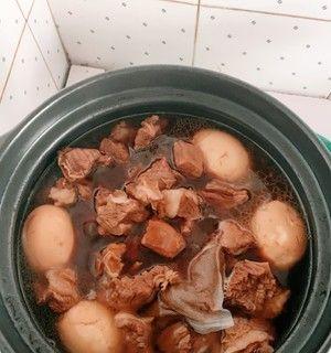 砂锅炖牛肉的做法（传统美食的经典之作）