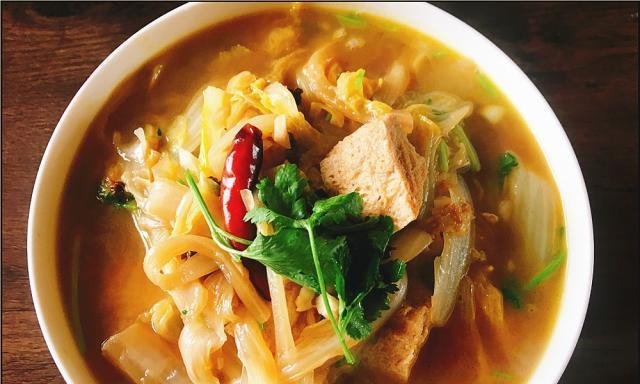 砂锅白菜冻豆腐的家常做法（健康美味）