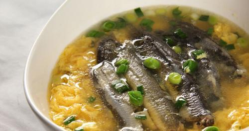 沙锅泥鳅炖豆腐，一道美味营养的家常菜（健康美食）