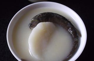 以沙虫猪骨淮山粥为主食的养生之道（探秘传统食疗之粥）