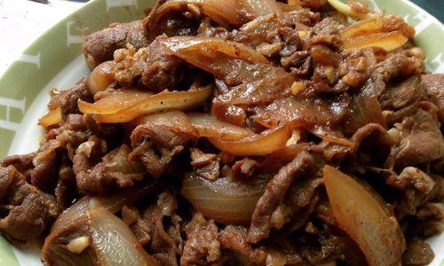 品尝美味沙茶羊腿煲（挑战你的味蕾）
