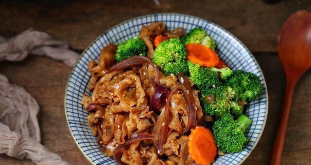 家常美食（香气四溢的家庭美食）