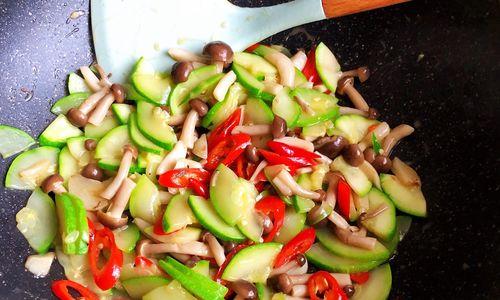 美味三鲜蟹味菇的家常做法（以蟹味菇为主角的健康佳肴）
