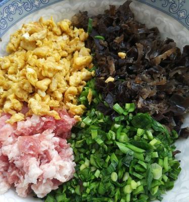 手把手教你做美味三鲜馅韭菜盒（传承美食文化）