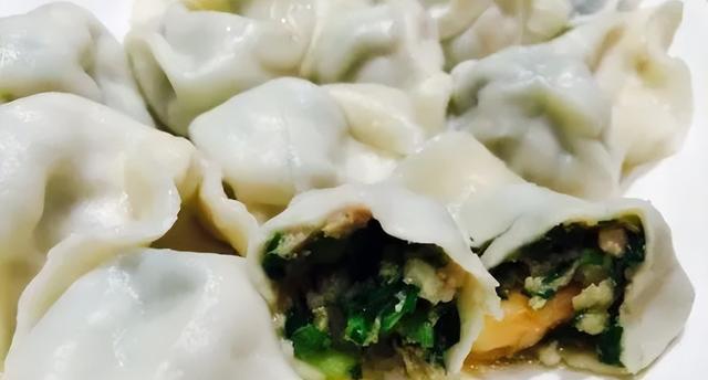 手工制作三鲜陷饺子的步骤与技巧（传统美食的味道）