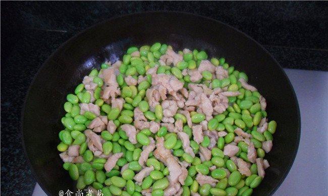 三鲜毛豆米的做法（健康美味的家常小炒）