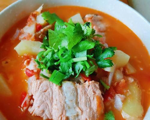 三文鱼骨焖手工粉（美味佳肴）