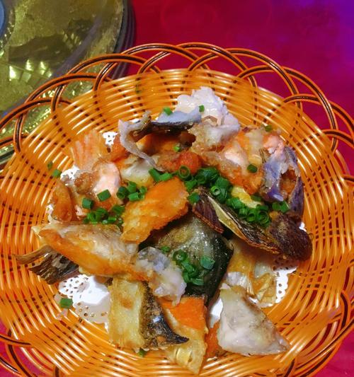 三文鱼骨焖手工粉（美味佳肴）