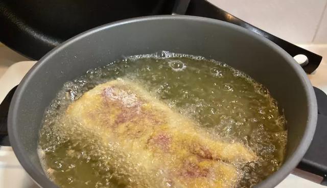 学会制作日式炸豬排丼，让你尝遍日本美食（让你品尝到日本道地美食的制作教程）