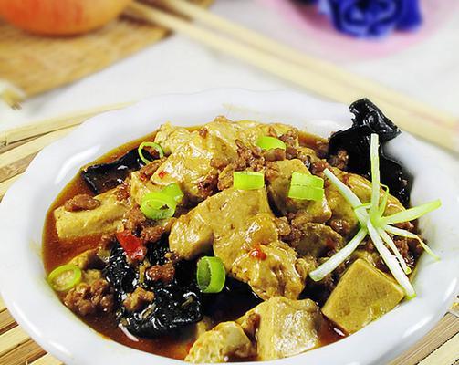 日式唐扬豆腐的做法（用豆腐做出日本经典美食/日本料理中的必备菜肴）