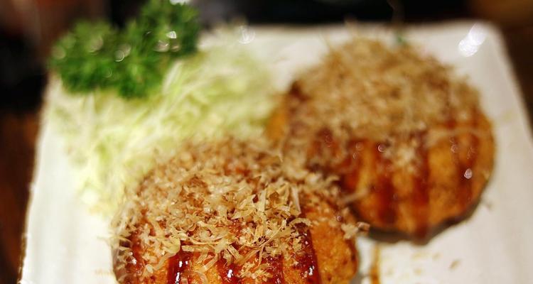 教你做日式可乐饼（让你在家也能品尝到正宗的日本美食）
