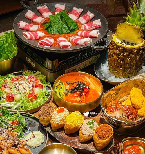 手握日式豆腐皮饭团，美味可口
