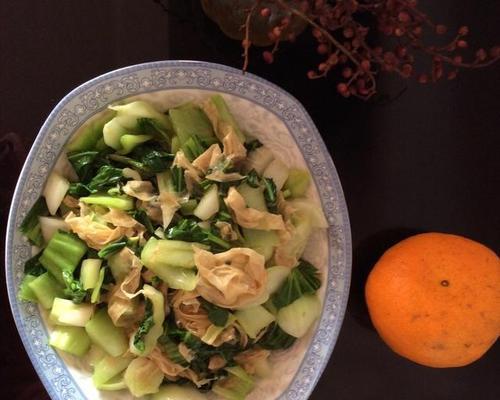 日式豆腐炒青菜的做法（健康美味的素菜料理）