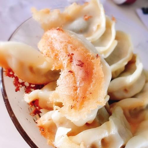 日式冰花煎饺的制作方法（让你的味蕾在夏季体验不一样的美食）