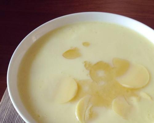 自制日本豆腐羹，简单易学（教你如何制作口感醇厚的豆腐羹）