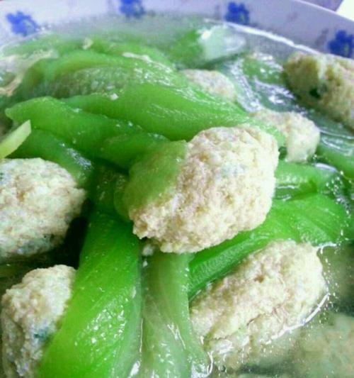 以人参丸子汤为主的美食做法（传统养生美食）