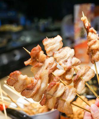 用热狗夹鱼板，带来更好的烧烤体验（教你制作热狗夹鱼板）