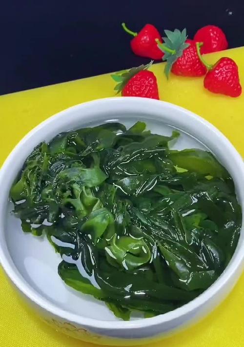 家常美食，裙带菜汆丸子汤（鲜美可口）