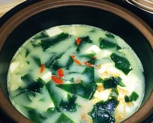 家常美食，裙带菜汆丸子汤（鲜美可口）
