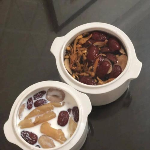 以杂果牛奶新西兰花胶冻为主题的烹饪指南（创意美食）