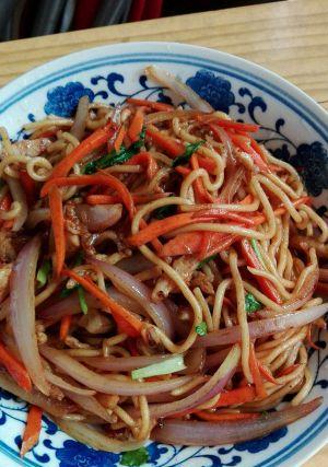 教你如何做美味杂炒面（学习制作杂炒面）
