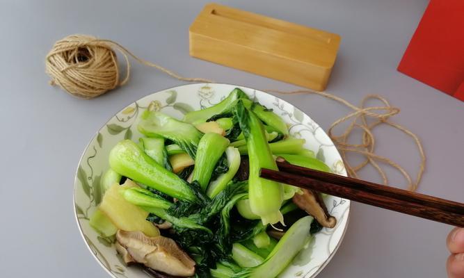 油菜心炒蛋的做法（家常美味）