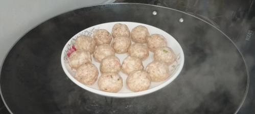 油菜肉丸粉丝汤的做法（传统家常菜）