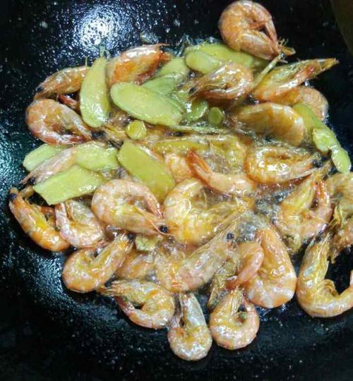 美食篇——以油爆青椒干虾的做法（口感清香）