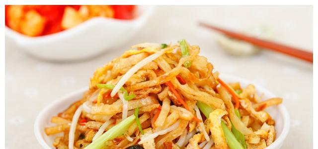 羊肉炒豆芽的做法（营养丰富）