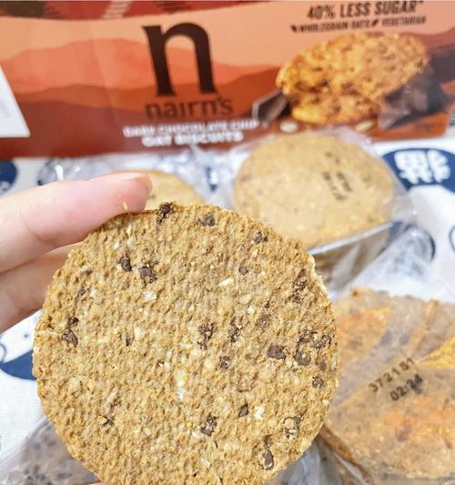 自制美味燕麦巧克力豆饼干（健康美味的小零食）