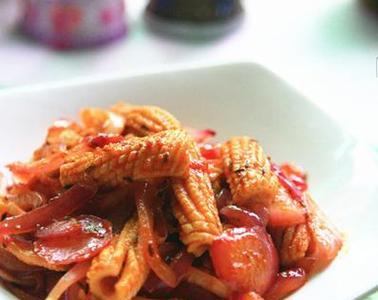 小炒孜然鱿鱼的制作方法（轻松学会制作美味可口的小炒孜然鱿鱼）
