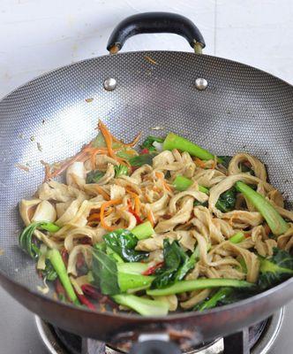 如何做一道美味的小炒青菜羊肉（教你掌握这道经典川菜的窍门）