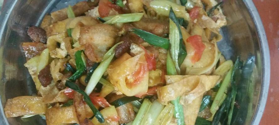 美味小炒辣味豆腐皮的制作方法（口感鲜美、香辣可口）