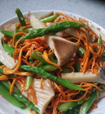 小炒虫草花，美食中的养生宝藏（一道养生美食的制作方法与功效分析）