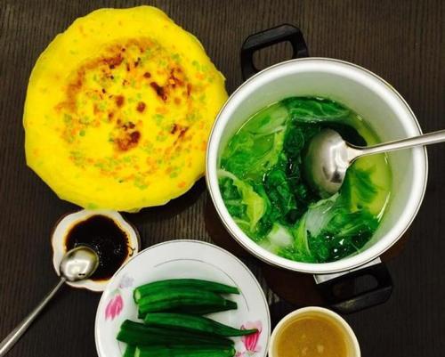 如何制作美味可口的小白菜鸡蛋饼（教你一步步制作小白菜鸡蛋饼）