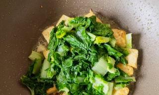 小白菜熬豆腐，美味营养又简单（学会这个小妙招）
