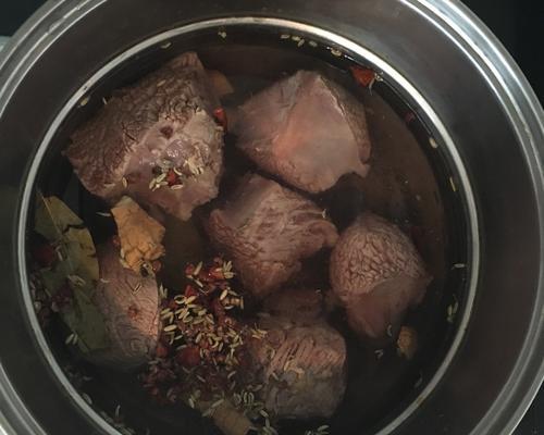 用鲜花椒炸出口感香脆的肉酱（家常肉酱做法分享）