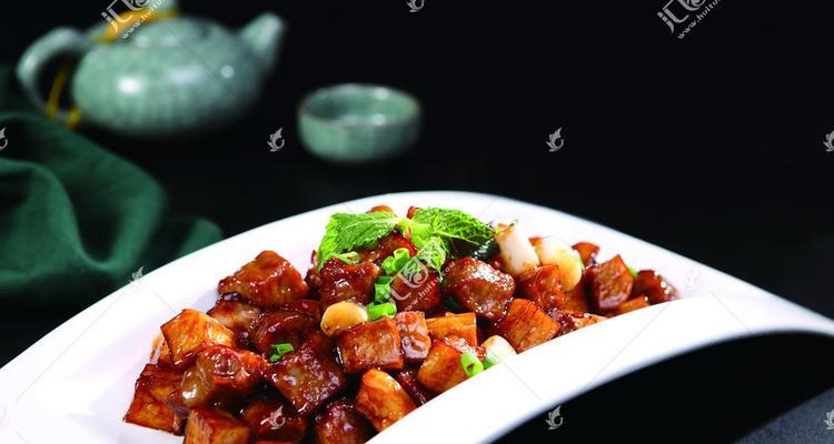 以鲜果牛仔粒为主打，让味蕾跃动的美味佳肴（融合新鲜果蔬）