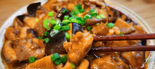 美味健康的鲜菇滑鸡佳肴（营养丰富）