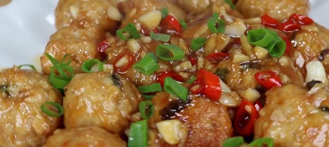 美食烹饪——以鲜炒丸子（口感鲜美）