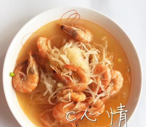 美食制作，以虾煮萝卜丝（虾与萝卜的完美结合）