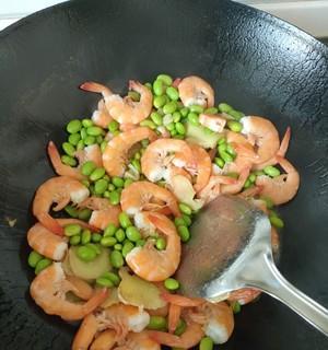 虾烧毛豆，轻松制作美味下饭菜（家常菜新吃法）