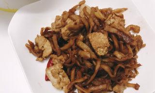 五花肉卷罗卜干的做法（一道口感鲜美的家常菜）