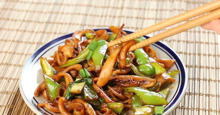 五彩鱿鱼丝的制作方法及美食分享（用鲜活鱿鱼制作五彩缤纷的鱿鱼丝）